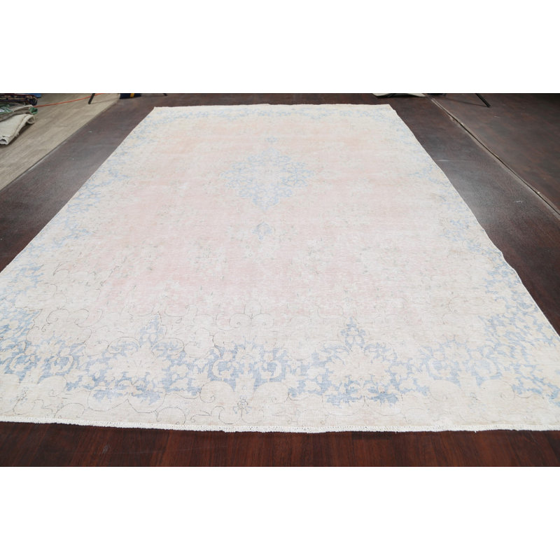 Tapis rose en laine noué à la main de conception unique années 1950 8 pi 5 po x 12 pi 2 po Alezandra