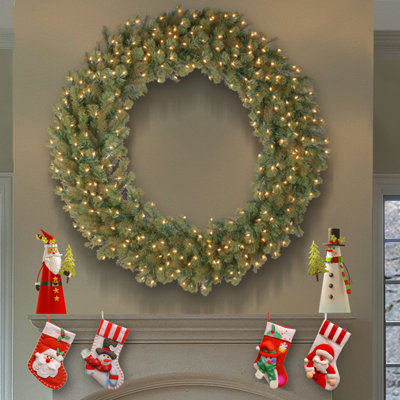 Downswept Douglas Wreath with Warm