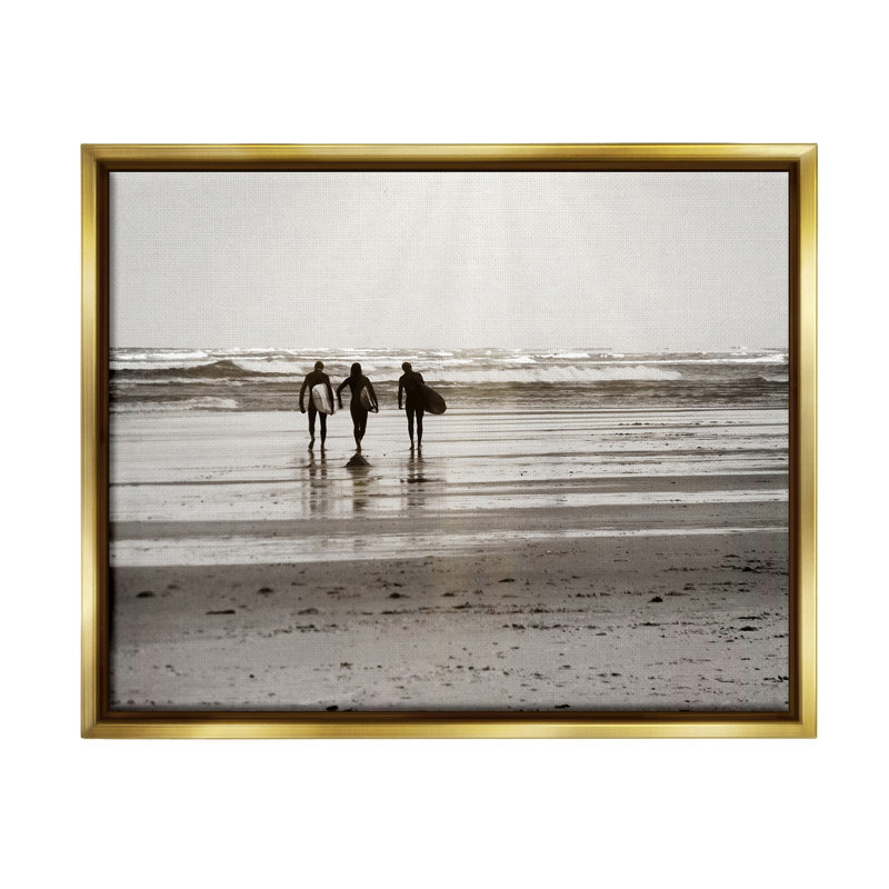 «Strolling Surfer Friends» sur, H 25 po x l 31 po, Cadre flottant métallique doré