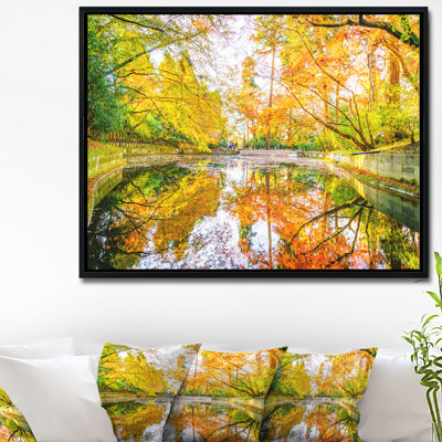 «Bright Fall Forest with River», photographie encadrée sur toile