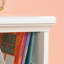 Bibliothèque blanche / pour garder la chambre bien rangée, plusieurs casiers pour couvertures, dimensions compactes et livres organisés, bords arrondis, convient aux petits espaces