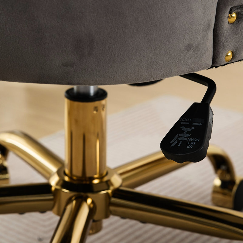 Chaise de bureau en velours gris avec base en métal doré, style bouton, pivotant réglable, boutons tirés à la main, garniture cloutée décorative, structure rembourrée en éponge triple rembourrée