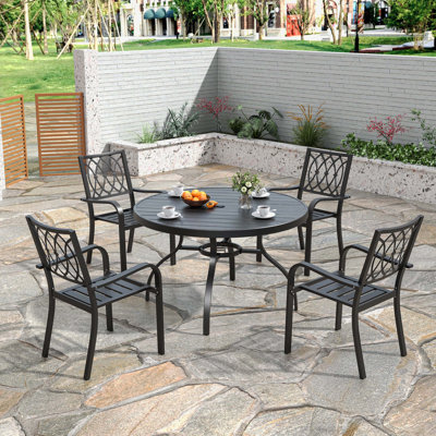 Ensemble de salle à manger d'extérieur 5 pièces 5 pièces, table ronde à lattes en grain de bois 47 po avec trou pour parasol et 4 chaises empilables en métal, structure antirouille pour balcon de jardin