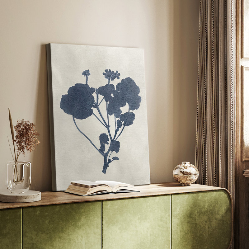 Fleurs pressées bleu marine II - Cavas enveloppés de galerie, H 36 po x l 24 po