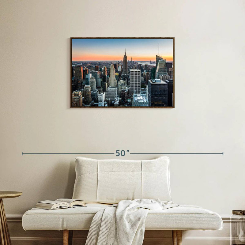 New York au coucher du soleil, Cadre flottant noyer, 31 po x 21 po