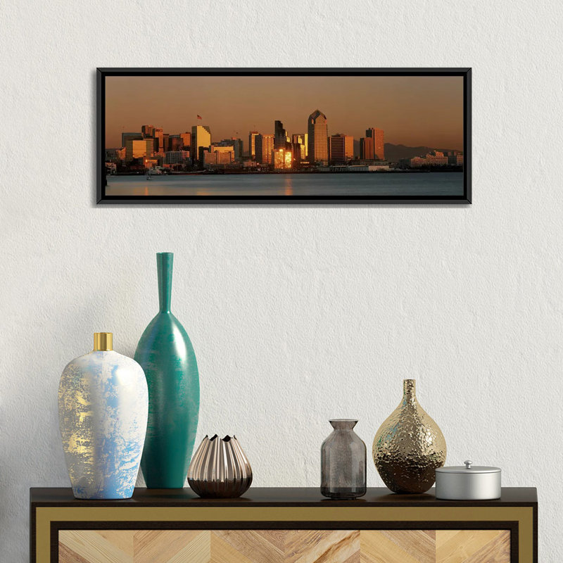 «San Diego Skyline at Sunset», reproduction de photo sur toile, H 12 po x l 36 po x P 1,5 po, Cadre noir