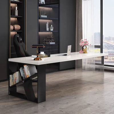 Bureau en bois massif clair et luxueux