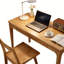 Bureau moderne du milieu du siècle en bois massif avec tiroirs, idéal pour étudier ou travailler au bureau. Bords lisses, glissières de tiroir fiables de différentes tailles.