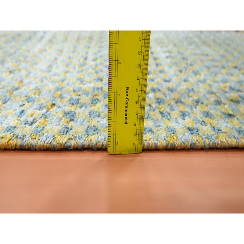 Tapis oriental noué à la main 2 pi x 4 pi jaune citron, moderne et d'inspiration Mid-Century en laine et soie pure