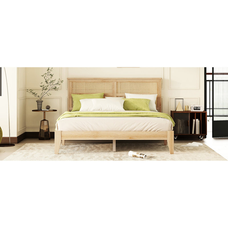 Grand lit en bois d'hévéa avec tête de lit charmante et option de rangement spacieuse