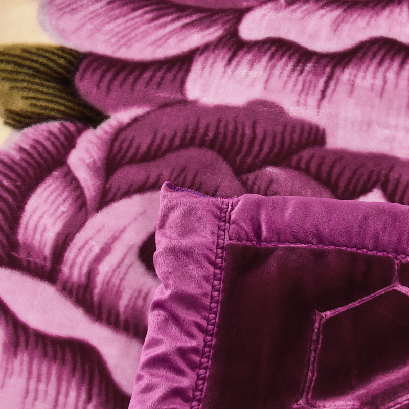 Couverture en flanelle Minky en peluche très grand Merry Home, 87 po x 95 po, 10 lb, prête pour l'hiver, douce et chaude soyeuse, imprimé A et 2 plis, couleur unie à motif gaufré, beau motif floral rose