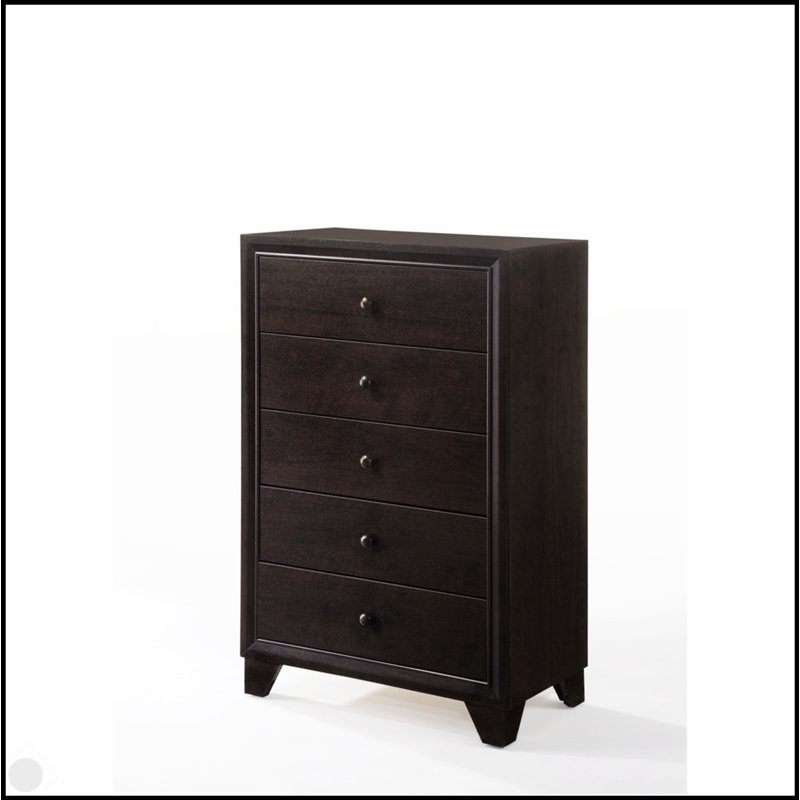 Commode à finition espresso Madison avec cinq tiroirs spacieux et une fabrication durable, parfaite pour les intérieurs modernes et classiques.