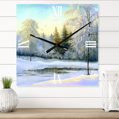 Arbres verts dans un magnifique paysage d'hiver - Horloge murale traditionnelle
