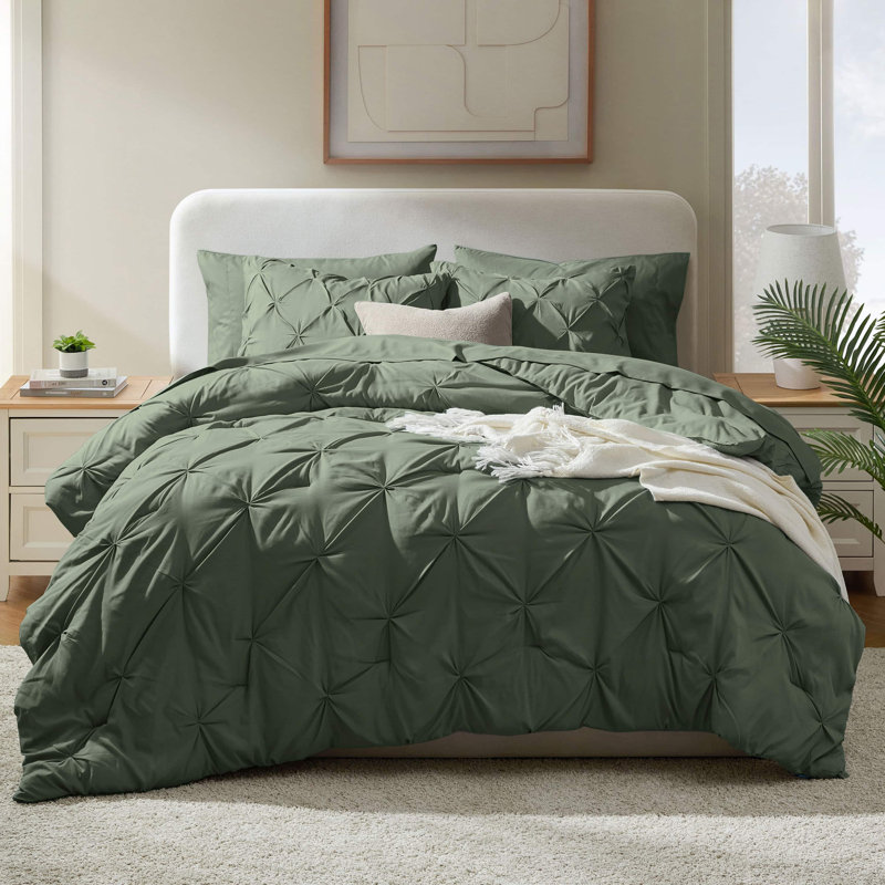Ensemble d'édredon plissé avec draps Bed-in-a-Bag, Édredon très grand californien + 6 pièces suppl, Vert olive