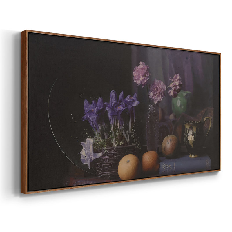 Moody Still Life V - Toile tendue avec châssis encadré, prête à être accrochée, H 21 po x l 41 po, Noyer