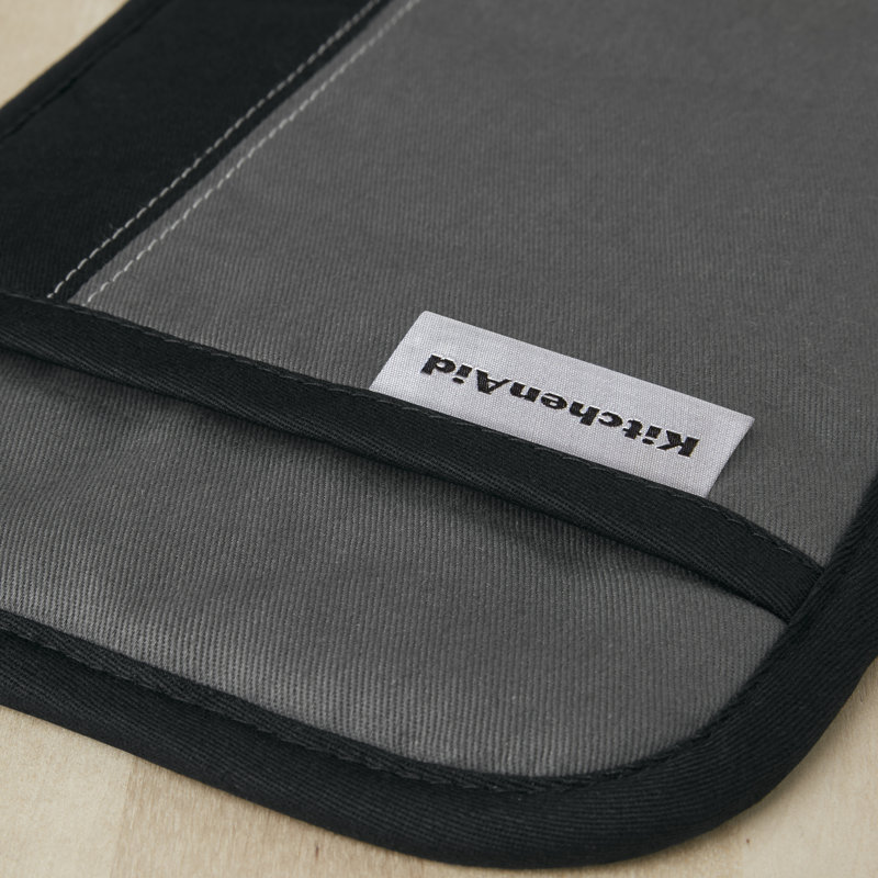 KitchenAid Beacon 2-Piece Potholder, Contour Silver/Onyx Black