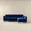 Canapé modulaire en velours bleu Christian faisant face à la droite