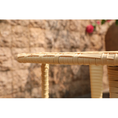 Table d'appoint d'extérieur en osier avec plateau en verre trempé, table de bout à 2 niveaux avec tablette de rangement, petite table de patio en rotin PE toutes saisons pour balcon, cour, jardin, porche
