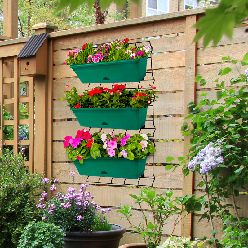 Carneisha Vertical Garden, Green