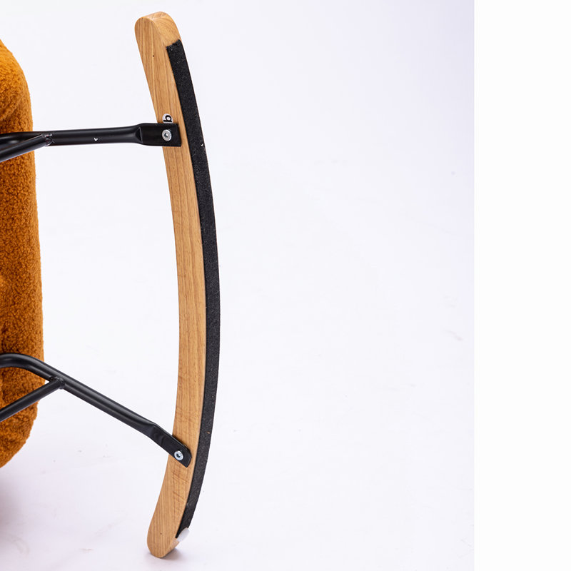 Chaise berçante rembourrée Banita Teddy avec pieds en bois massif, haut dossier, Tissu en peluche orange caramel