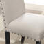 Élégantes chaises de salle à manger à garniture cloutée avec revêtement en tissu de qualité supérieure, ensemble de 2 pour une expérience culinaire sophistiquée.