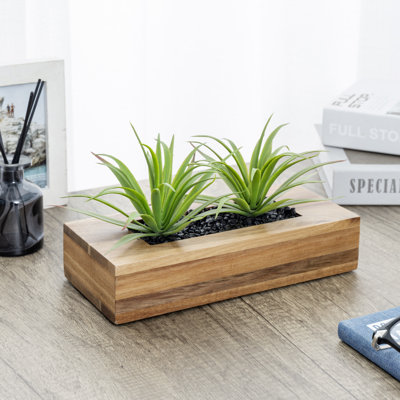 Plantes vertes artificielles en pot de bois