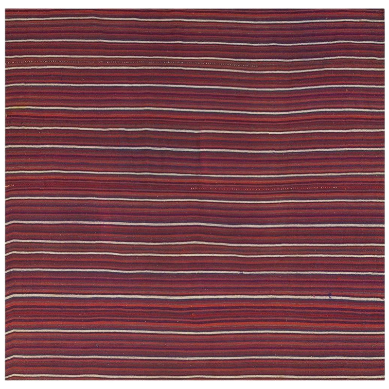 Tapis Kilim turc vintage à rayures colorées traditionnelles des années 1950, tissé à plat, 122 x 122 cm.
