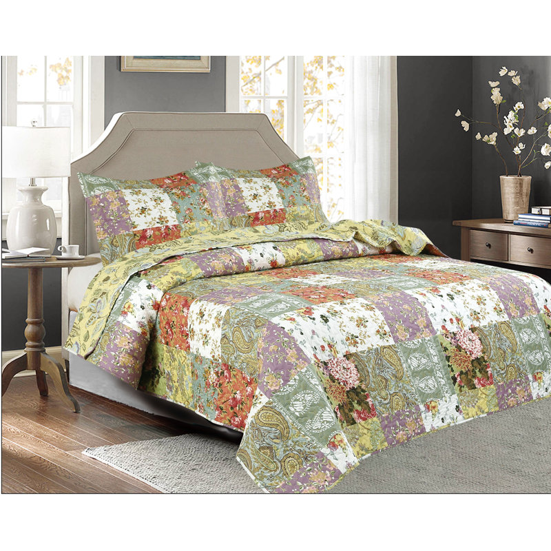 Arrow Polyester Floral Coverlet, Queen Quilt + 2 Shams