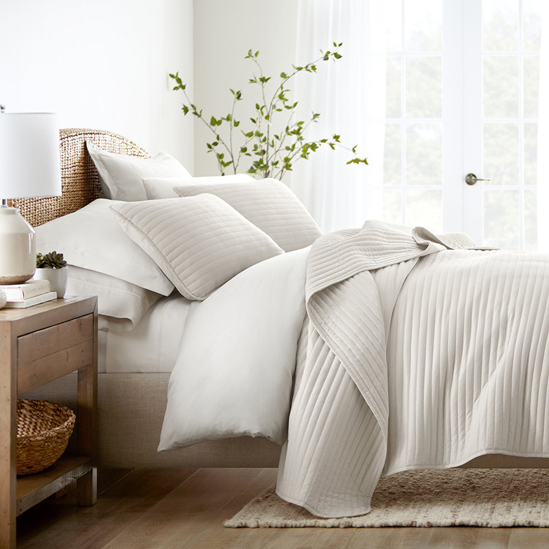 Becky Cameron Lightweight All Season Stripe Stitch Quilt Set with Shams, King/Cal-King Quilt + 2 King Shams, Natural