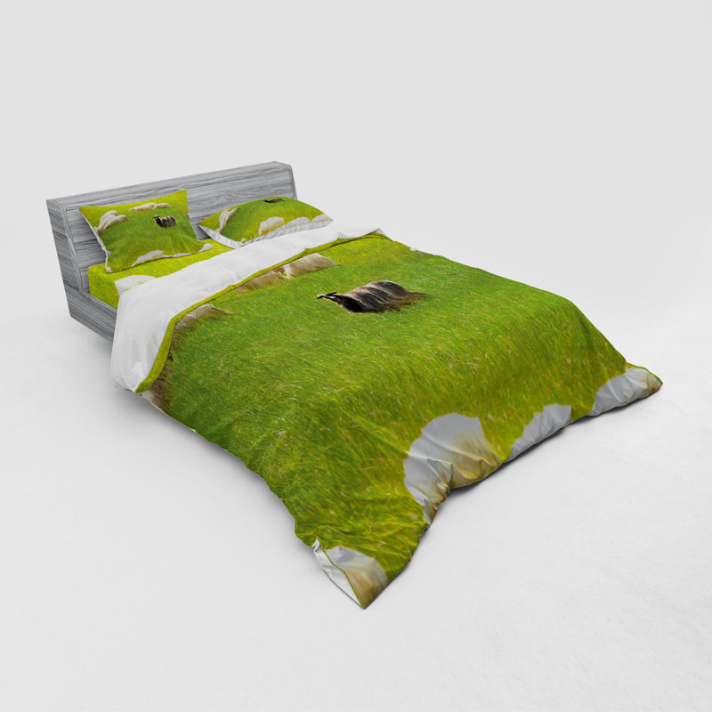Farmhouse / Country Polyester Duvet Cover, Queen Duvet Cover + 3 Additional Pieces