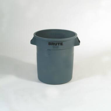 Rubbermaid Brute Roll Out Container - 95 Gallon, Gray : :  Industrial & Scientific