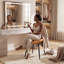 Chaise d'appoint rembourrée en similicuir Chardee-563054728