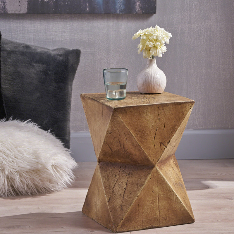 Table d'appoint en béton avec teinte abstraite - sensation légère en forme d'attrait