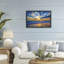 Cadre flottant doré doré sur la plage, design par Eszra Tanner-936688273-936688302