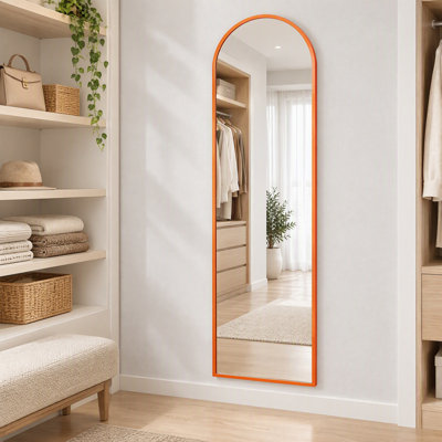 Miroir pleine longueur arqué de 16 po x 59 po avec cadre en métal orange, sur pied ou mural