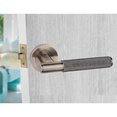  4 Pairs Straight T-Bar Knurled Door Handles in Antique Brass Finish