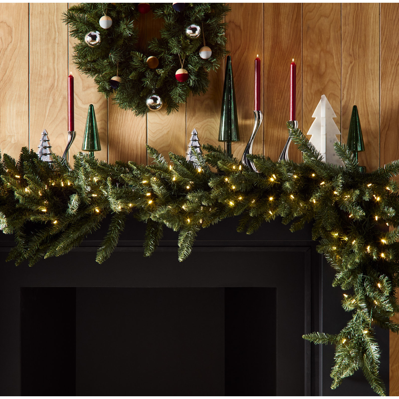 Peabody 108'' in. Lighted Faux Garland, Green, 20" x 108"