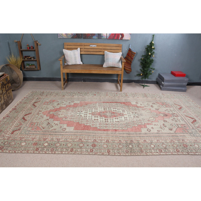 Tapis turc traditionnel aux tons pastel doux avec des motifs géométriques complexes pour une décoration intérieure unique