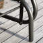 Chaise de patio coulissante. Structure en métal avec filet respirant. Courbé pour un confort accru. Pour le jardin, la piscine, la cour arrière, le balcon. Noir Supporte 264 lb. L 29,5 po x P 26 po x H 33,5 po Assemblage requis