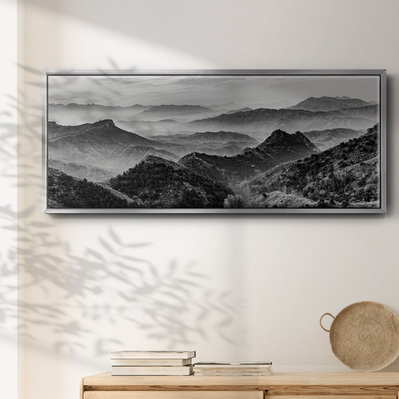 «Mountains of the Great Wall», toile encadrée, H 24 po x l 60 po