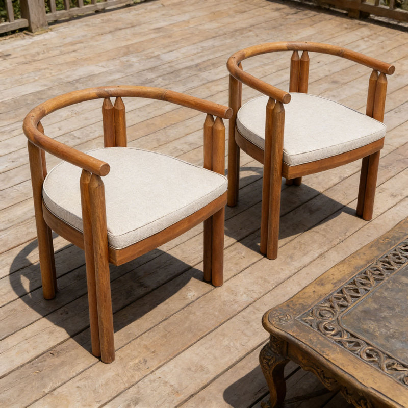 Chaise en bois avec accoudoirs