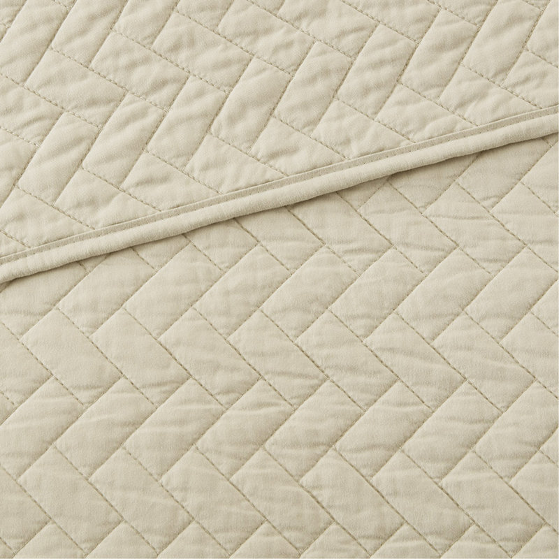Queen 3 Piece Luxurious Oversized Quilt Set, Linen