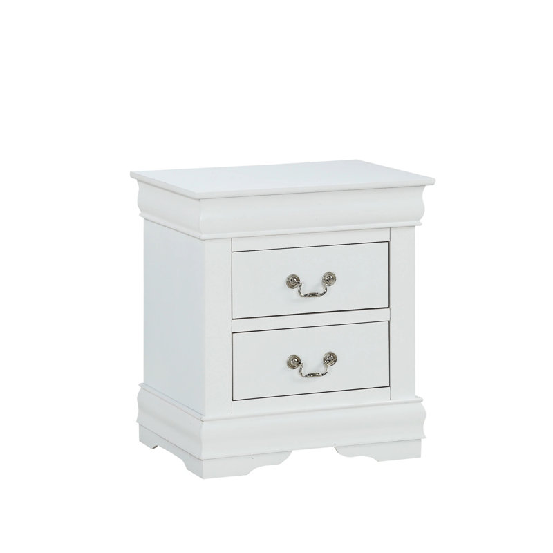 Table de chevet en bois massif avec queue d'aronde anglaise et poignées en nickel antique, parfaite pour un rangement élégant et durable dans la chambre à coucher