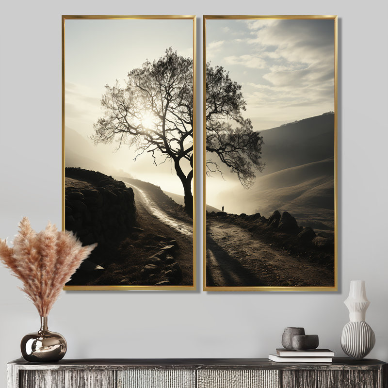 Mysterious Misty Mountain Morning III - art mural moderne noir, 32" H x 32" W, Impression encadrée flottante, Gold