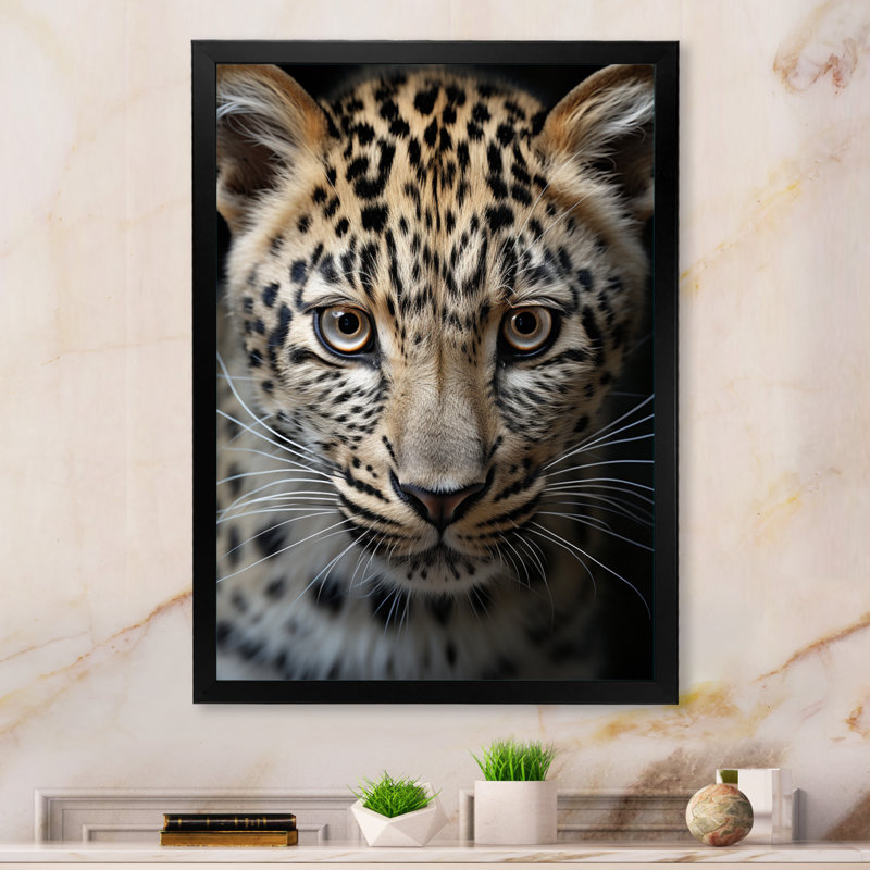 «Beran Cheetah Portrait Silent Stalk IV», reproduction sur toile, H 20 po x l 12 po x P 1 po, Cadre photo noir