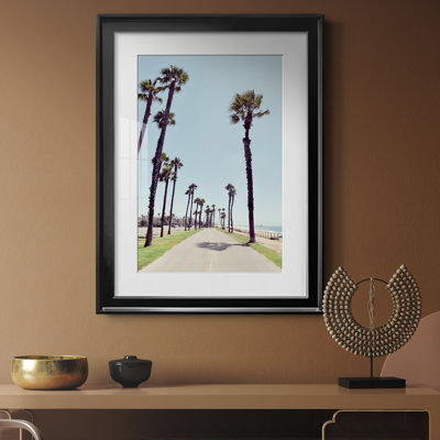 «Path to Huntington Beach» par Natalie Carpentieri - reproduction d'art sur papier encadrée