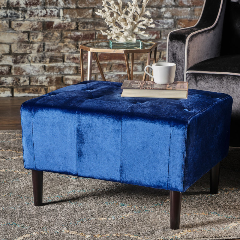 Boutonné en velours bleu marine, sur des pieds en bois de bouleau robuste bleu Mid Century, revêtement en velours avec motif