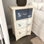 Petite commode en bois Filomena avec 3 tiroirs numérotés et poignées en corde