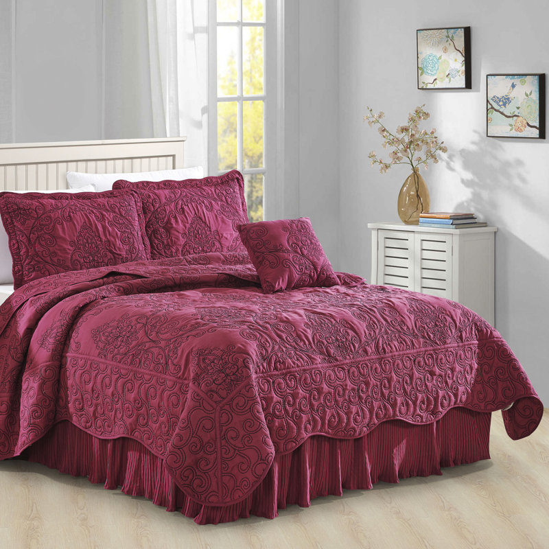 Polyester Damask Quilt with Pillow Shams, King Quilt + 2 King Shams + Throw Pillow, Sangria