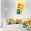 Coussin décoratif imprimé de fleurs aquarelles colorées sur fond jaune